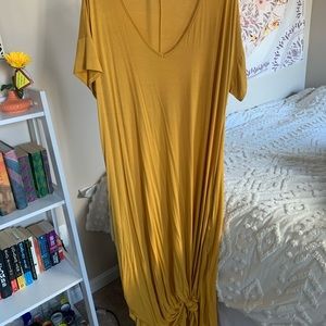 Mustard yellow maxi dress *with pockets*